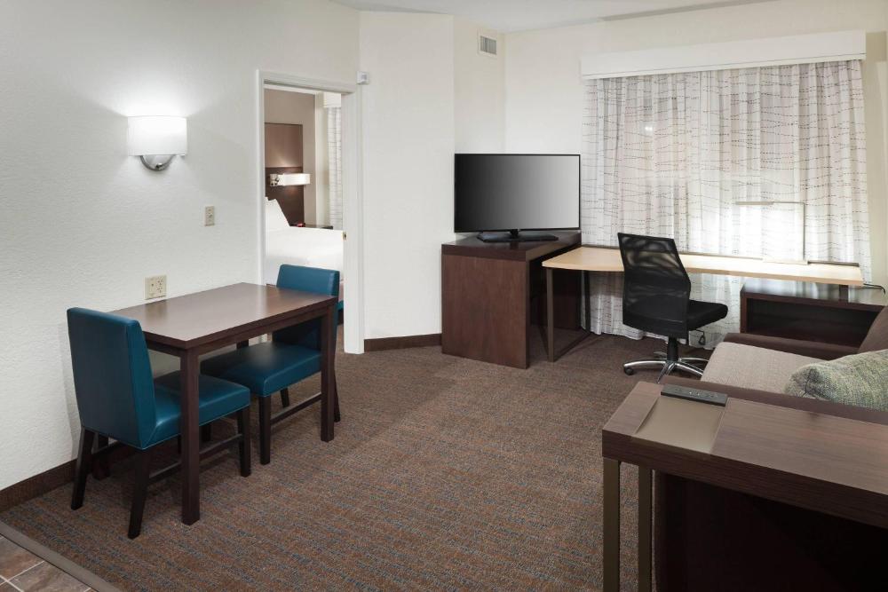 One-Bedroom Queen Suite interior
